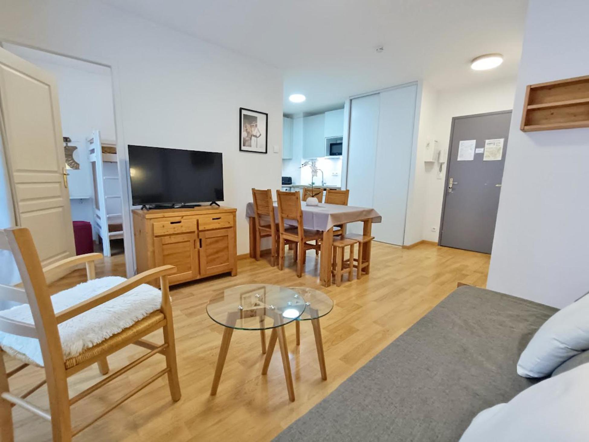 L'Eterlou, T3, Centre Luchon, Wifi, Casier A Skis, Ascenseur, 6 Personnes Bagneres-de-Luchon Ngoại thất bức ảnh