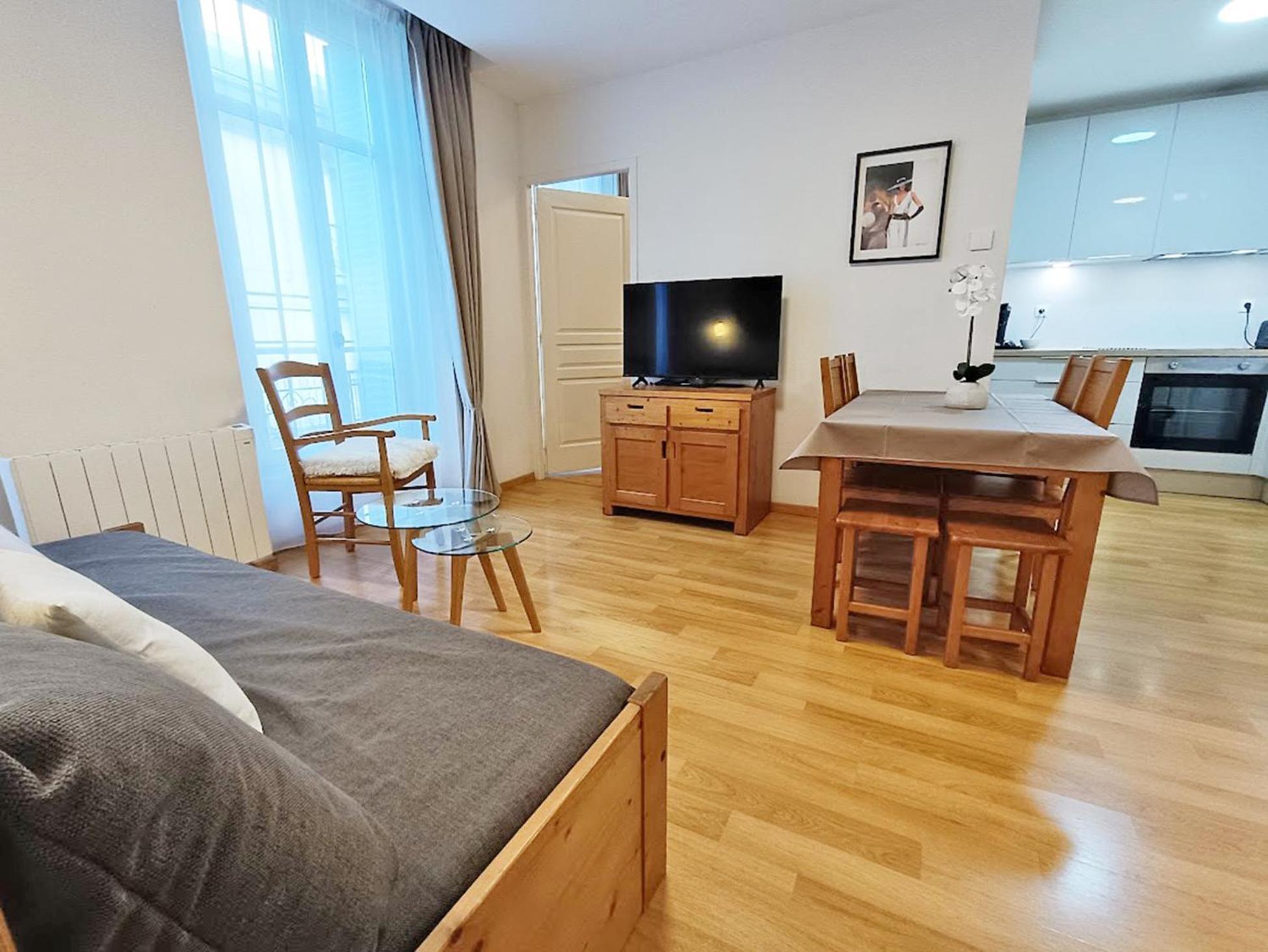 L'Eterlou, T3, Centre Luchon, Wifi, Casier A Skis, Ascenseur, 6 Personnes Bagneres-de-Luchon Ngoại thất bức ảnh