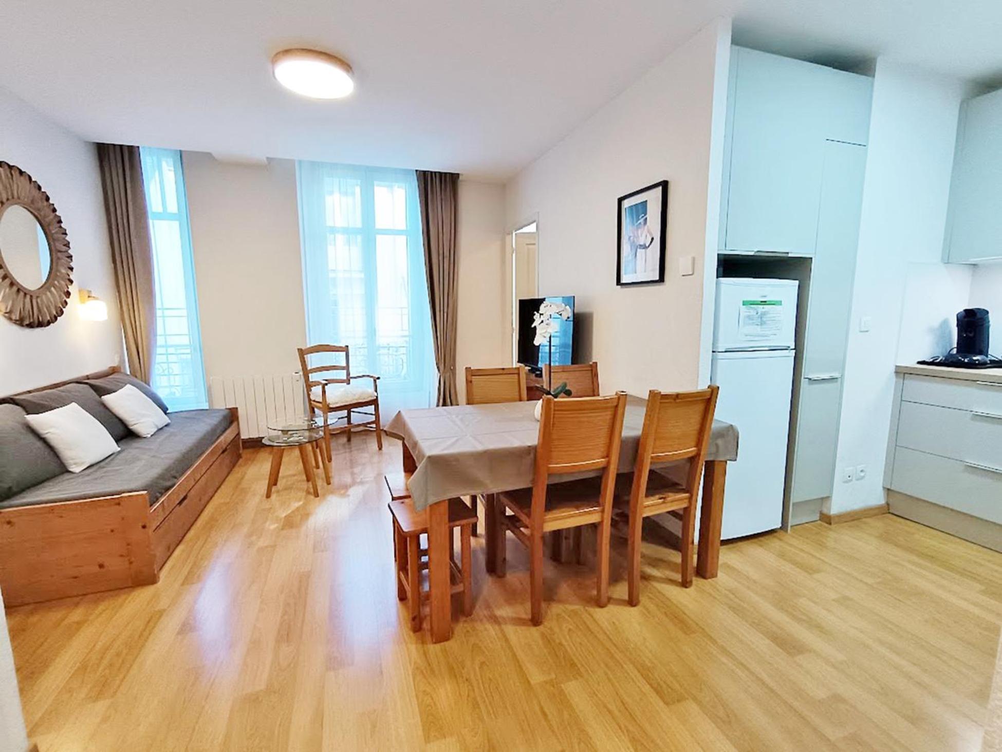 L'Eterlou, T3, Centre Luchon, Wifi, Casier A Skis, Ascenseur, 6 Personnes Bagneres-de-Luchon Ngoại thất bức ảnh